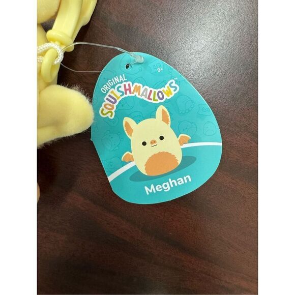 NWT Meghan Fruit Bat 3.5 Inch Squishmallows Backpack Clip - Picture 5 of 6